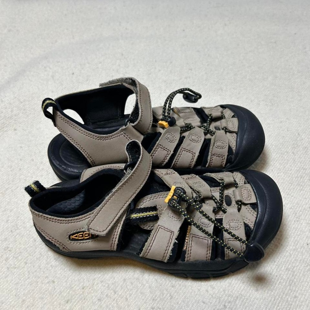 Keen Newport H2 Sandals Big Kid's Size 3 Youth Sand and Black - Picture 4 of 6